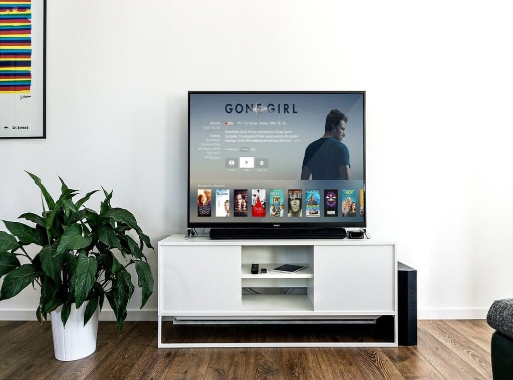 clutter free living room